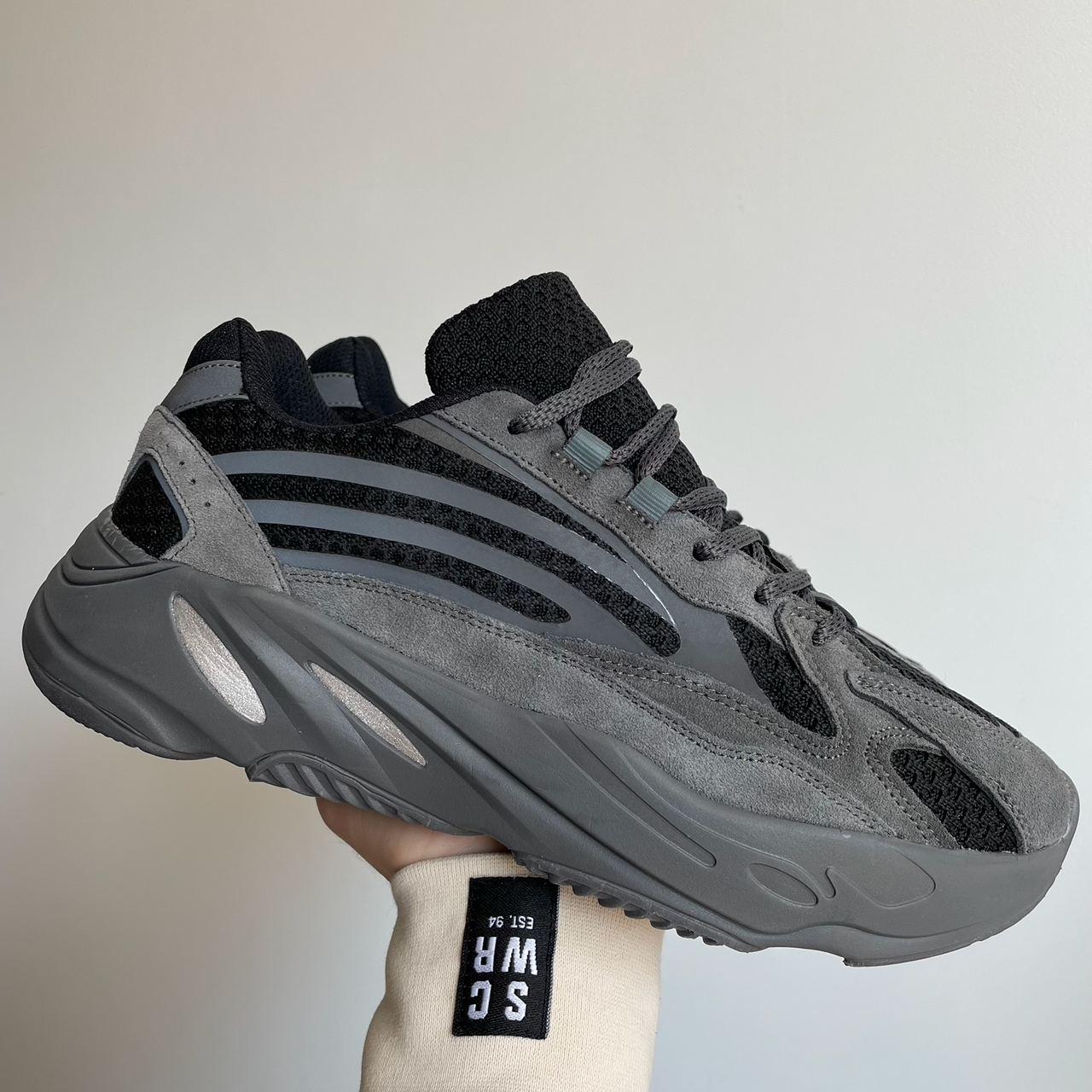Чоловічі спортивні кросівки Yeezy Boost 700 v2 Grey Black (темно-сірі) стильні кроси 0542v Ізі vkross