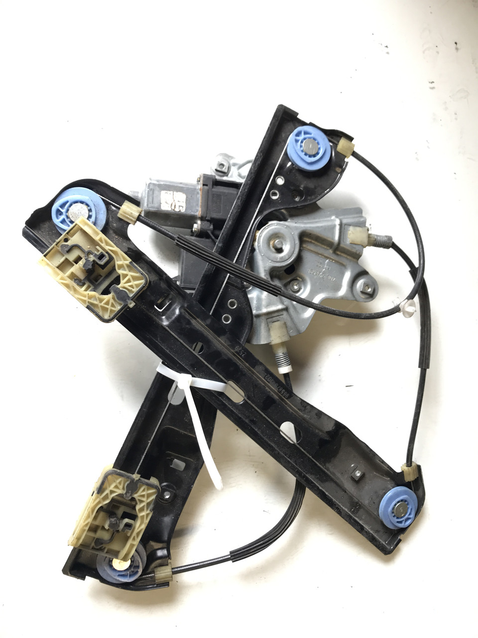 Склопідіймач передній лівий електричний Opel Insignia A 13302451 є дифекти, фото 1