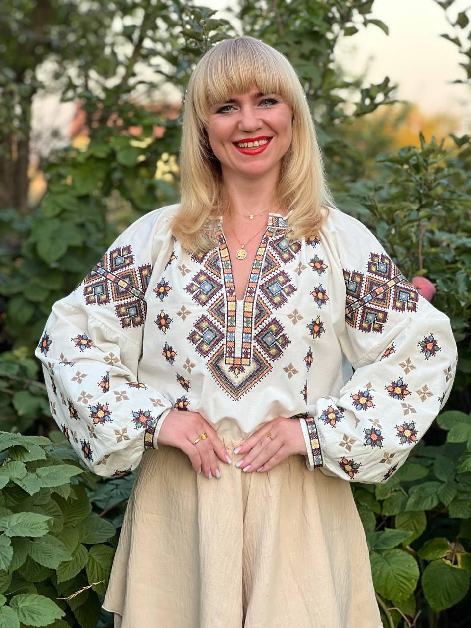 Вишиванка жіноча з геометричним орнаментом молочна, фото 1