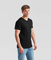 Чорна чоловіча футболка базова з V-подібним вирізом Valueweight v-neck Fruit of the loom, фото 6