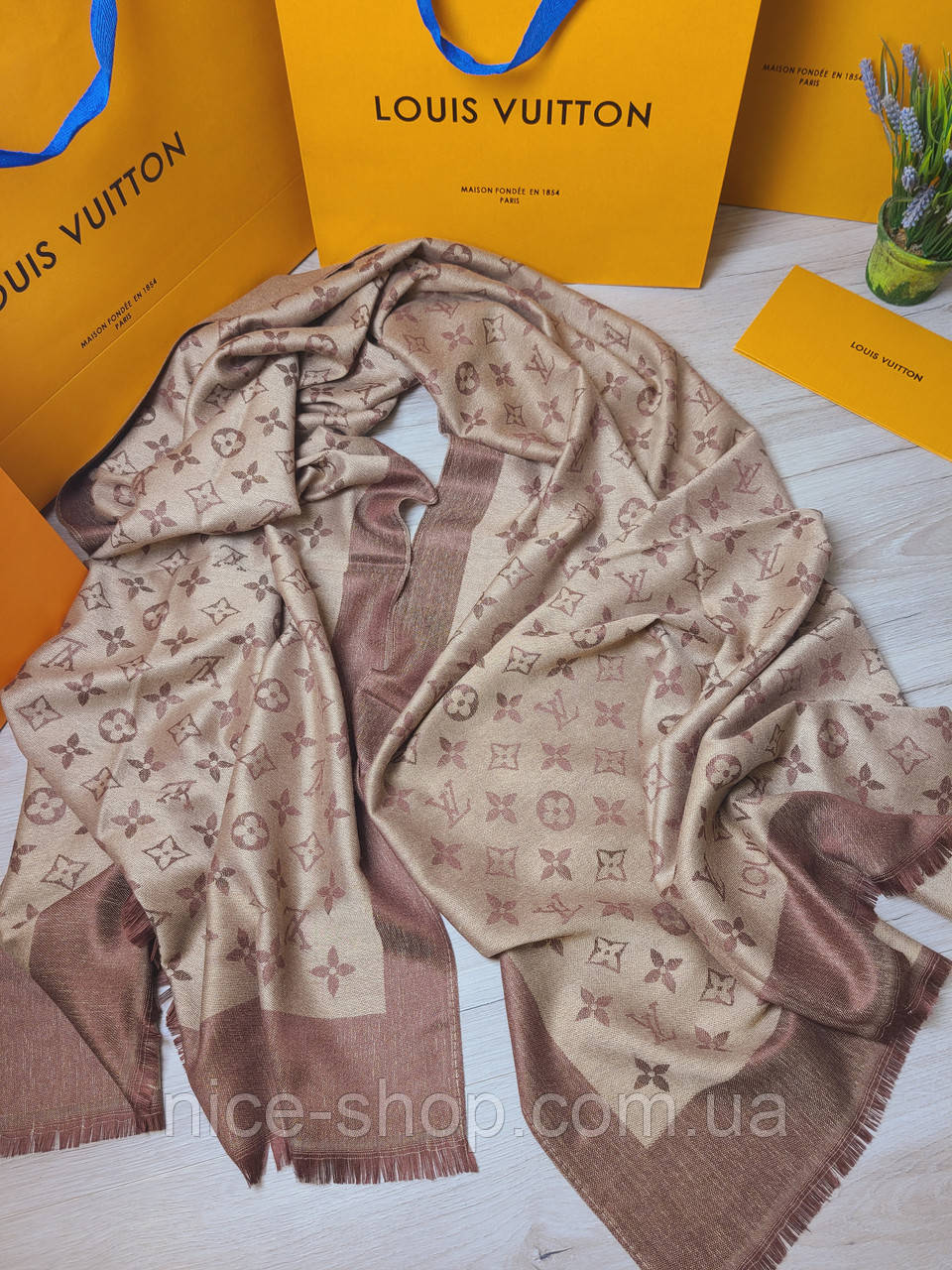 Палантин Louis Vuitton бежево-коричневий комбі
