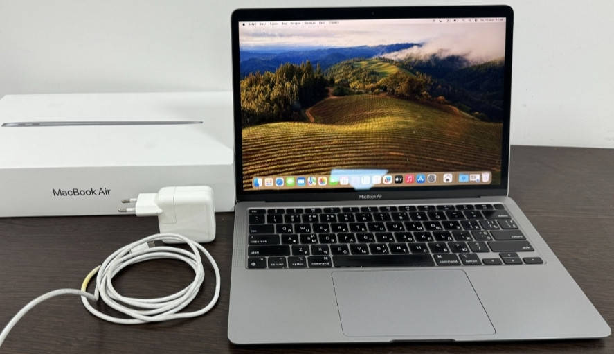 新品同様 MacBook Air A2337 2020 M1/8GB/512GB MacBook Air 2020 M1 512GB 8コアGPU