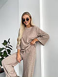 Бежевий жіночий утеплений костюм з ангори в косичку: вільна кофта та прямі штани, фото 5