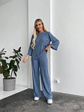 Синій жіночий утеплений костюм з ангори в косичку: вільна кофта та прямі штани, фото 2