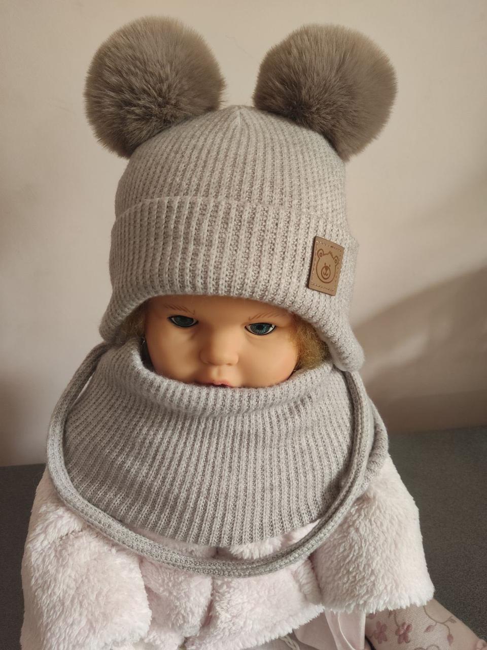 Зимовий комплект з помпонами шапка+хомут 48-50-52-54 розмір - фото 1 - id-p1716354565