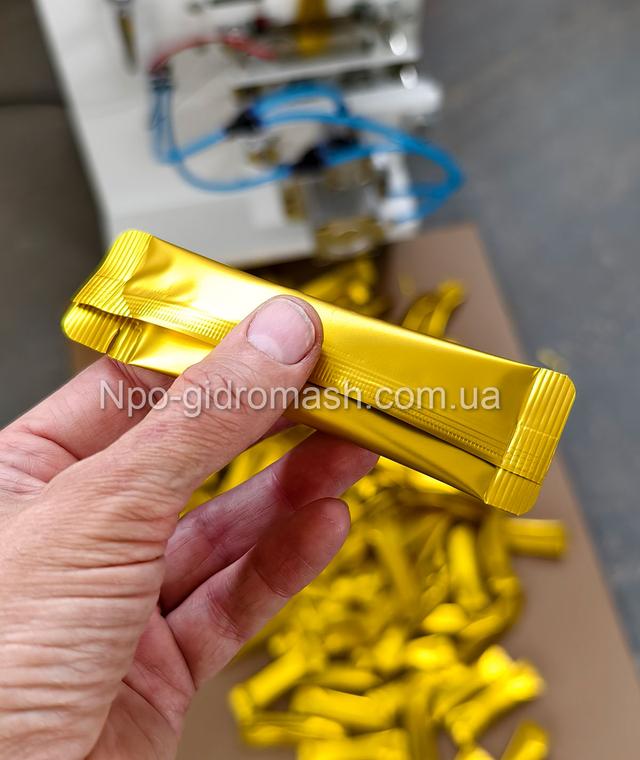 Автомат для фасування сипучих продуктів. Стік із підрізуванням. Фасування цукру, солі, перцю.