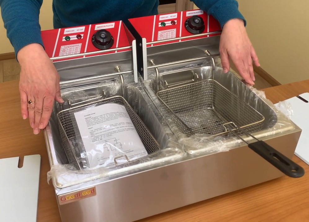 Фритюрниця GoodFood EF66 RED