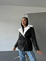 Жіноча зимова стьобана куртка з хутром і поясом