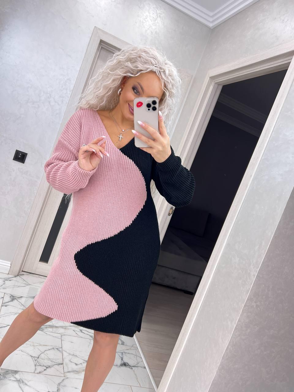 Сукня туніка тепла в'язана два кольори з довгим рукавом і декольте