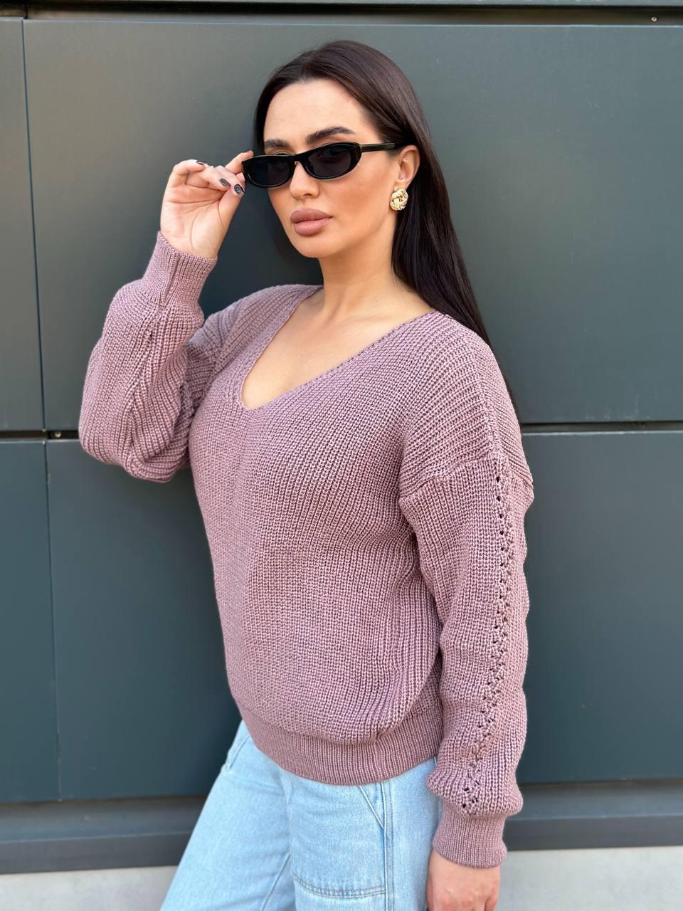 Жіночий теплий светр із декольте шерсть