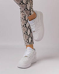Жіночі зимові шкіряні кросівки Nike Air Force 1 Winter All White, кеди Найк білі на хутрі. Жіноче взуття