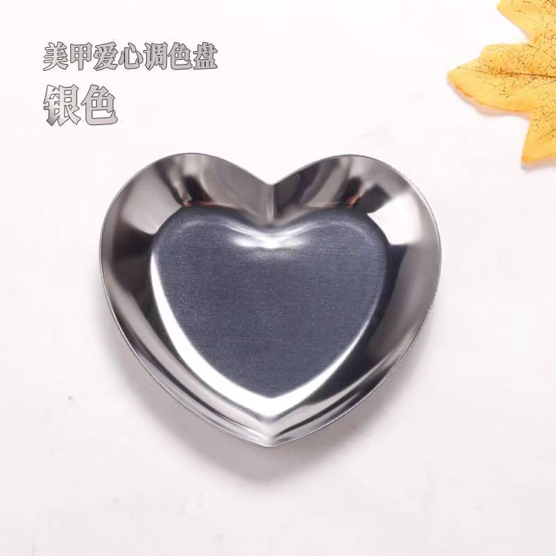 Лоток металевий BELEON для манікюрних інструментів Серце (9см*8см)