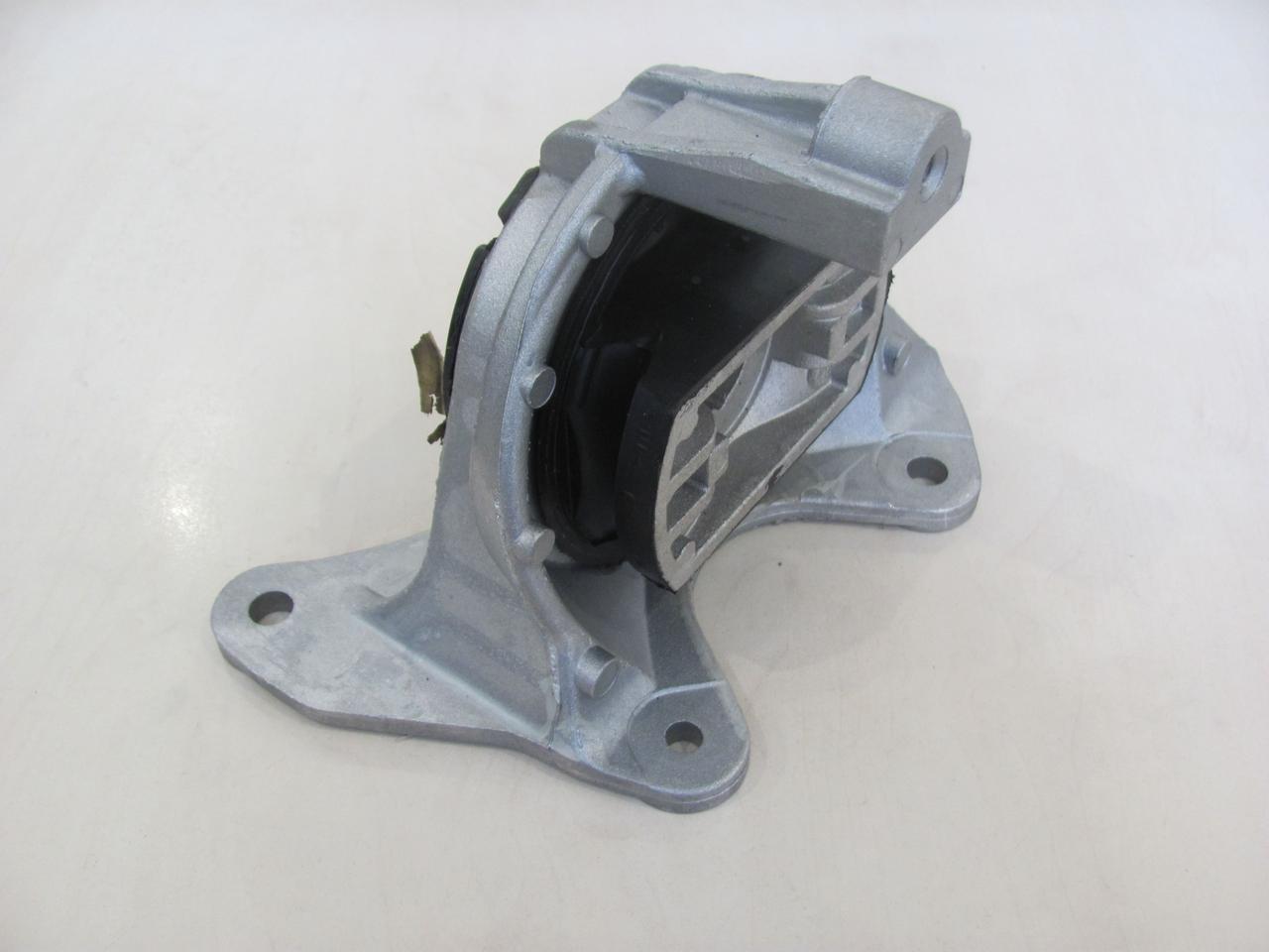 Подушка двигуна передня ліва Fiat Doblo 1.4i 1.6i | 05- | MAGNETI MARELLI 030607010174