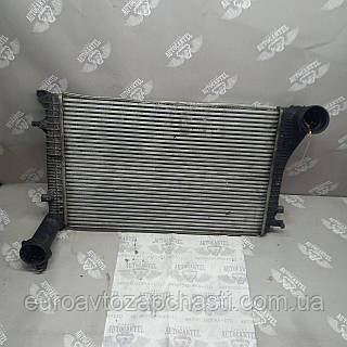 Радитор интеркулера 1.9 tdi VW Caddy III (04-15)Touran 1k0145803h