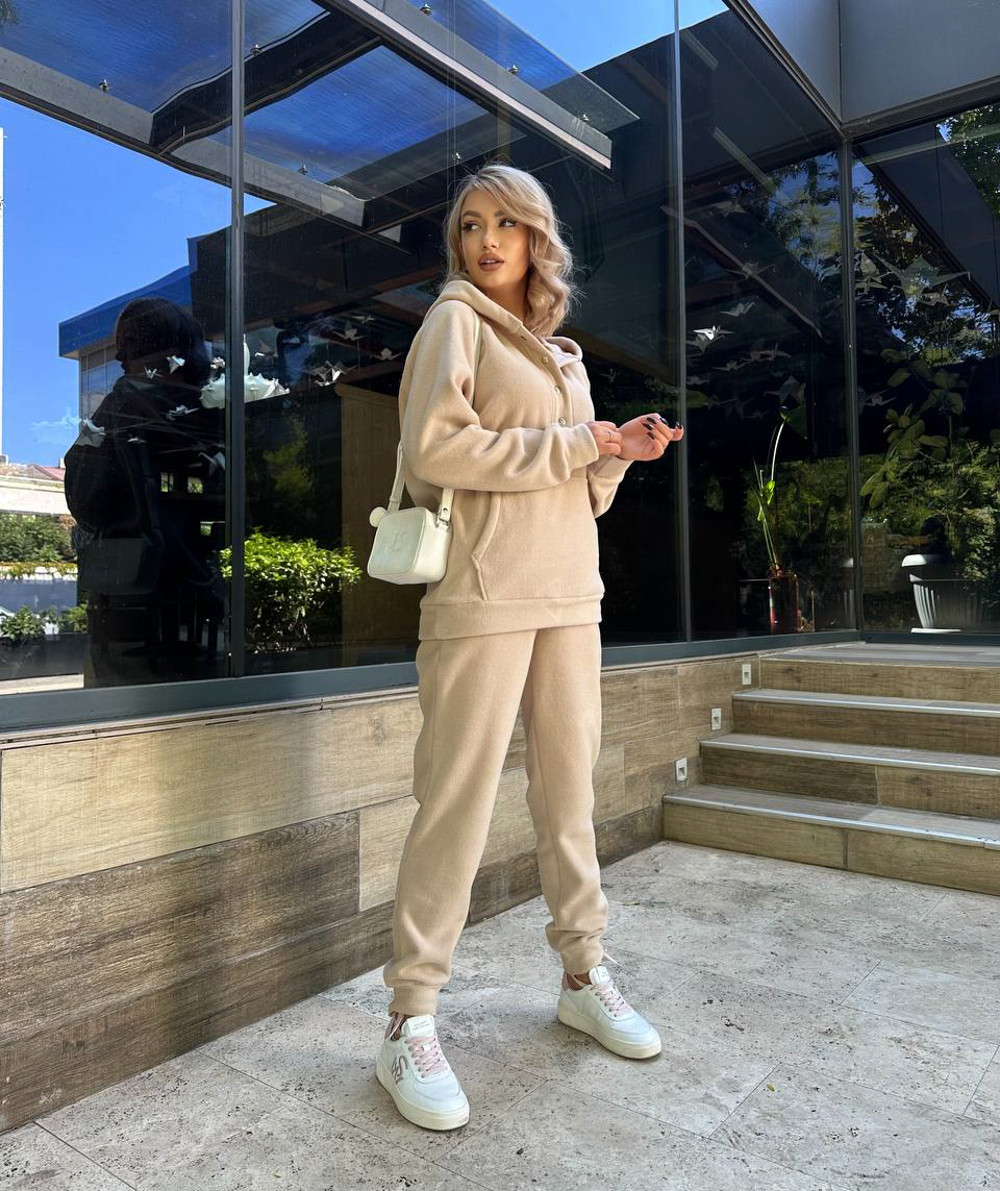Бежевий жіночий теплий костюм зі щільного флісу: кофта з капюшоном і штани, фото 1