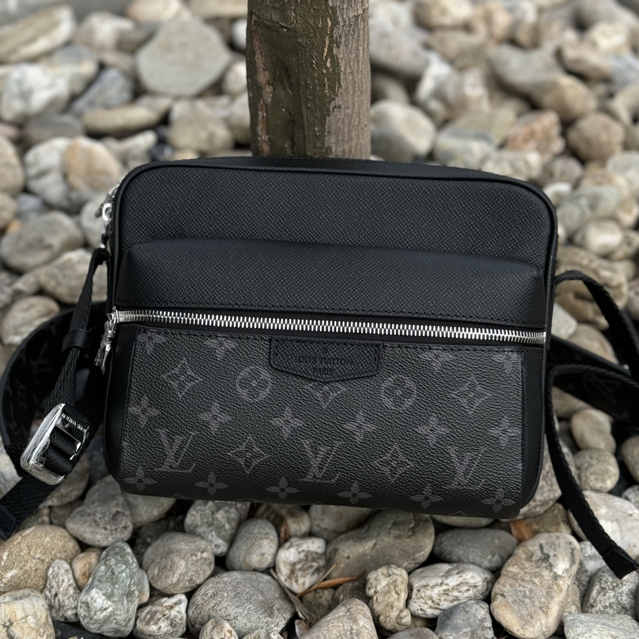 Сумка-месенджер через плече Louis Vuitton Outdoor