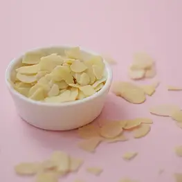 Шматочки, пелюстки, стружка та цілі горішки