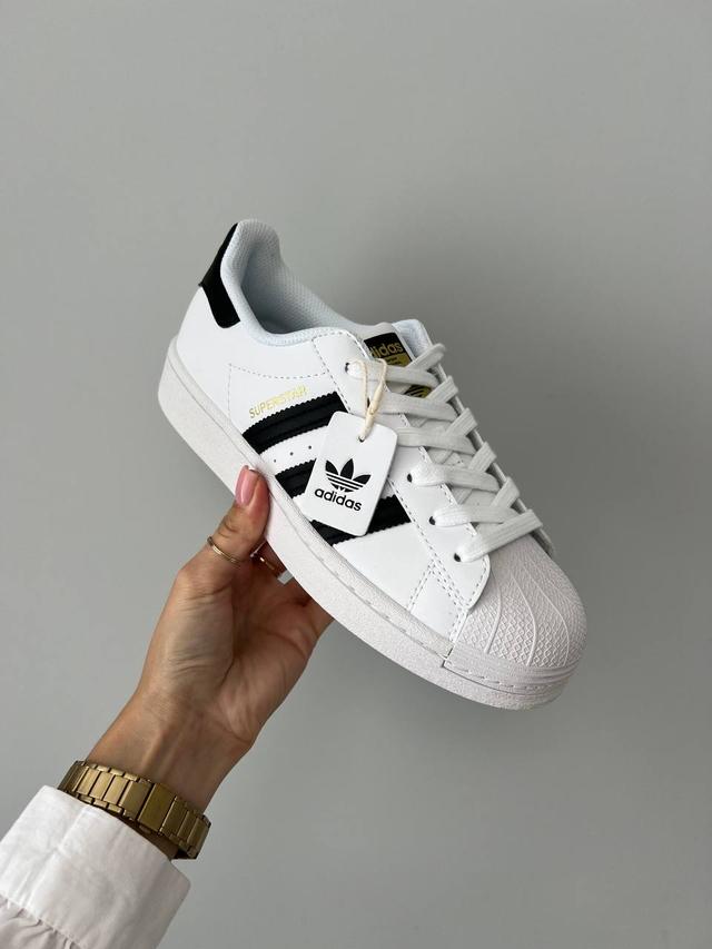 Adidas Superstar