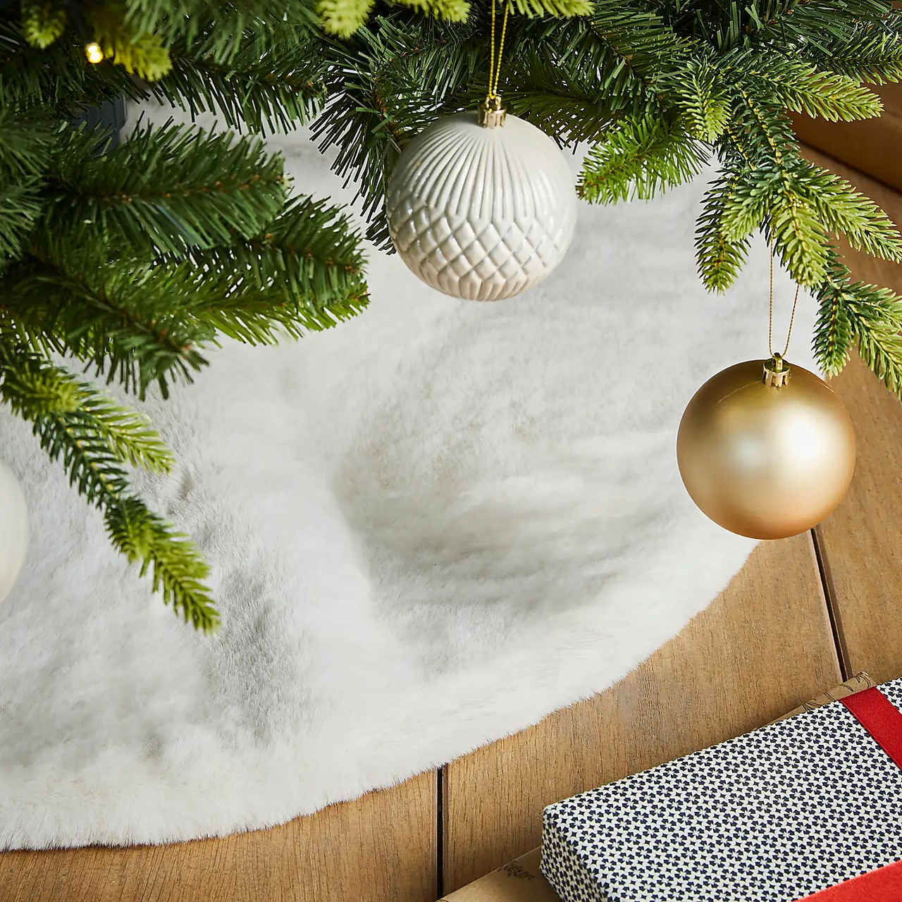 Новорічний килимок під ялинку зі штучного білого хутра HVOYA d-70 см -, фото 1