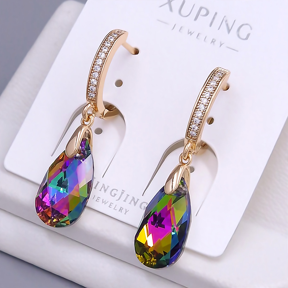Сережки XР. Позолота 18К. Камені: містичний Swarovski та циркон. Довжина: 36 мм. Ширина: 9 мм