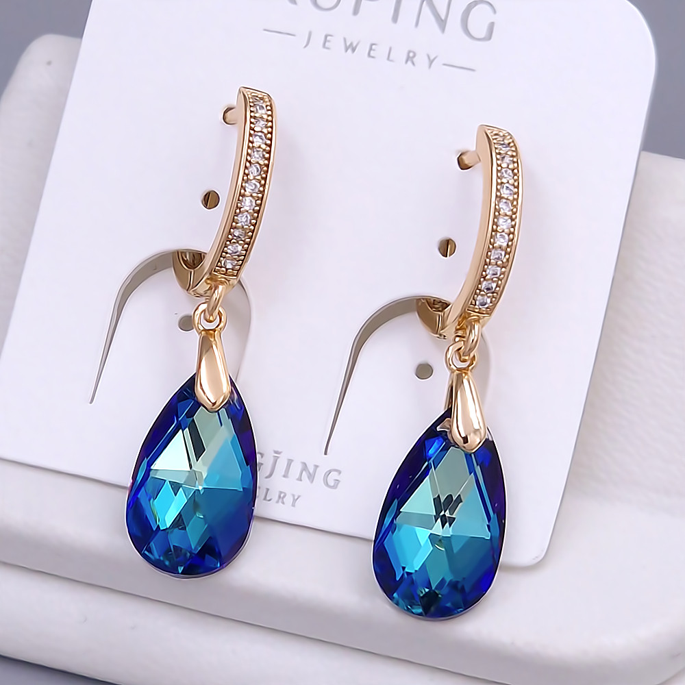 Сережки XР. Позолота 18К. Камені: Swarovski синього кольору та циркон. Довжина: 36 мм. Ширина: 9 мм