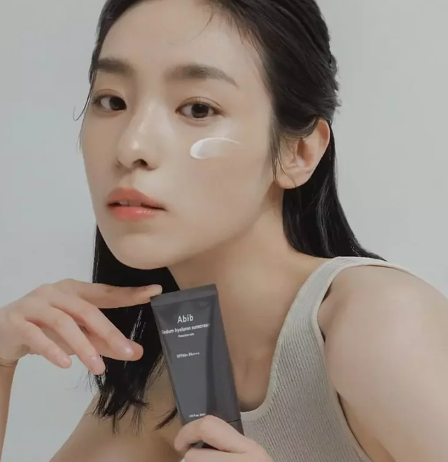 Зволожуючий сонцезахисний санскрін Abib Sedum Hyaluron Sunscreen Protection Tube SPF50+ PA ++++