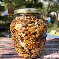 Волоські горіхи з медом акації 0,72 л (850 грамів)