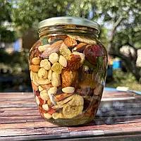 Асорті горіхи і сухофрукти у меду акації 0,72 л (900 грам)
