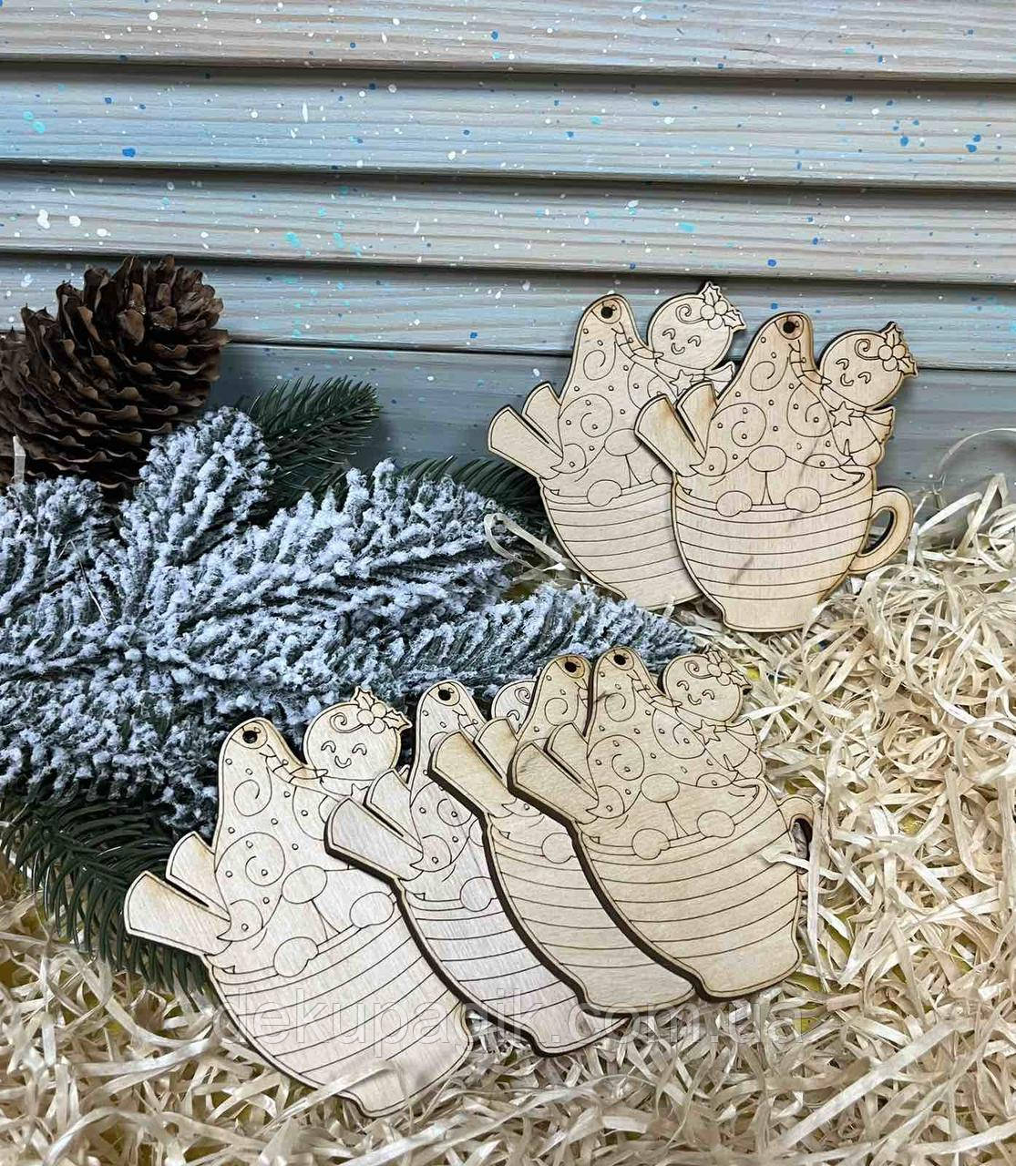 Ялинкова прикраса Гном в чашці 10см, фото 1