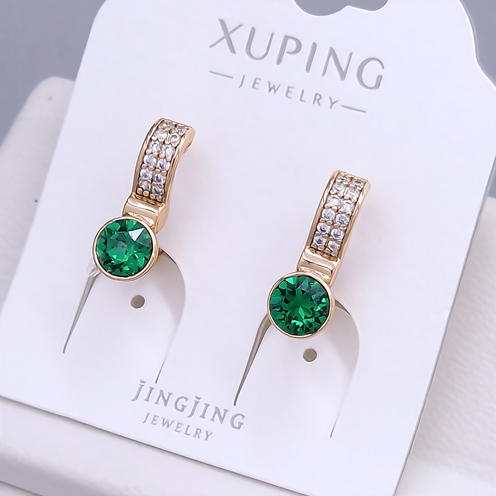 Сережки XР. Позолота 18К. Камені: Swarovski зеленого кольору та циркон. Довжина: 18 мм. Ширина: 6 мм.