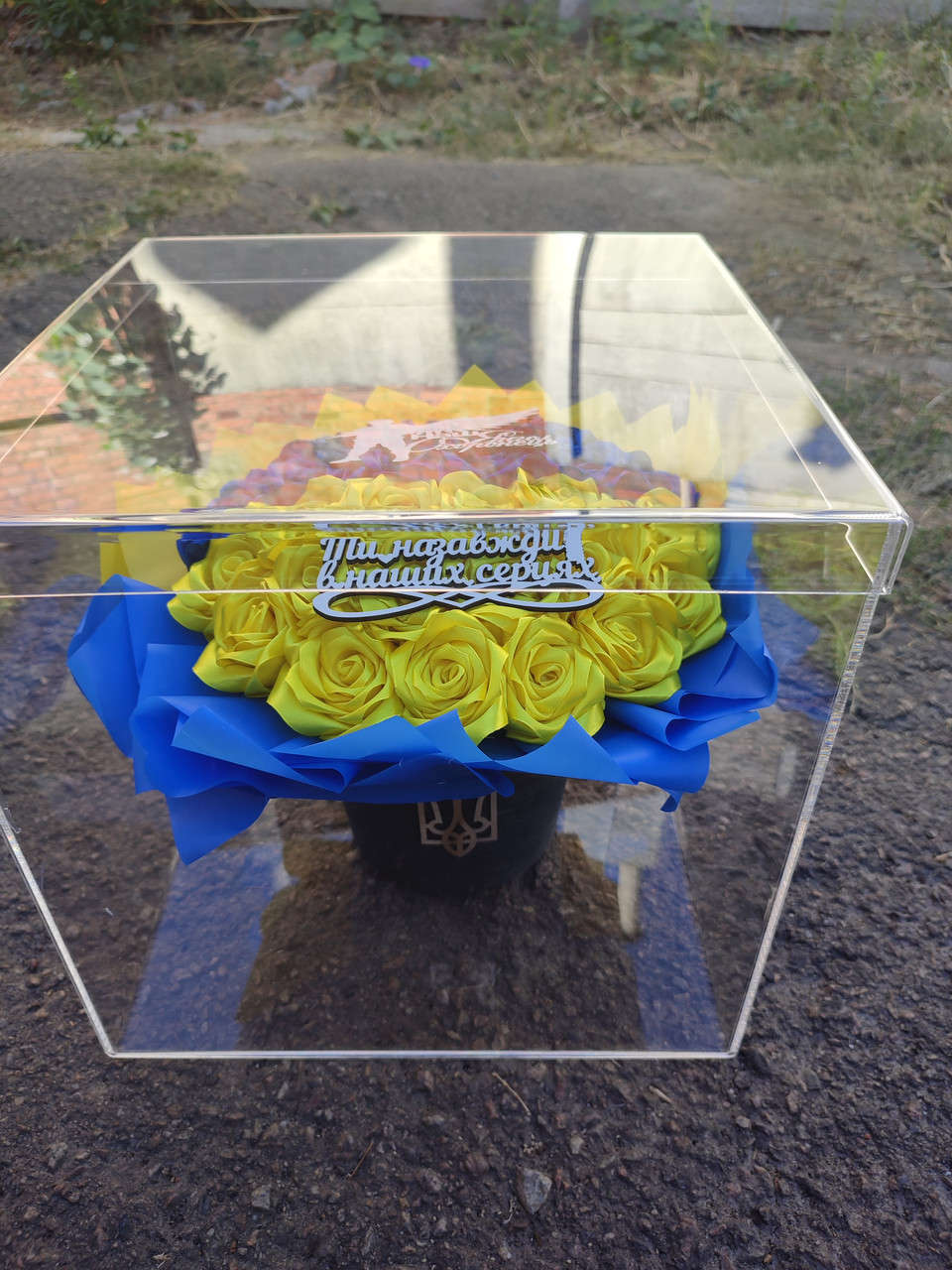 Букет з атласних стрічок в акриловому кубі - фото 1 - id-p2348180221
