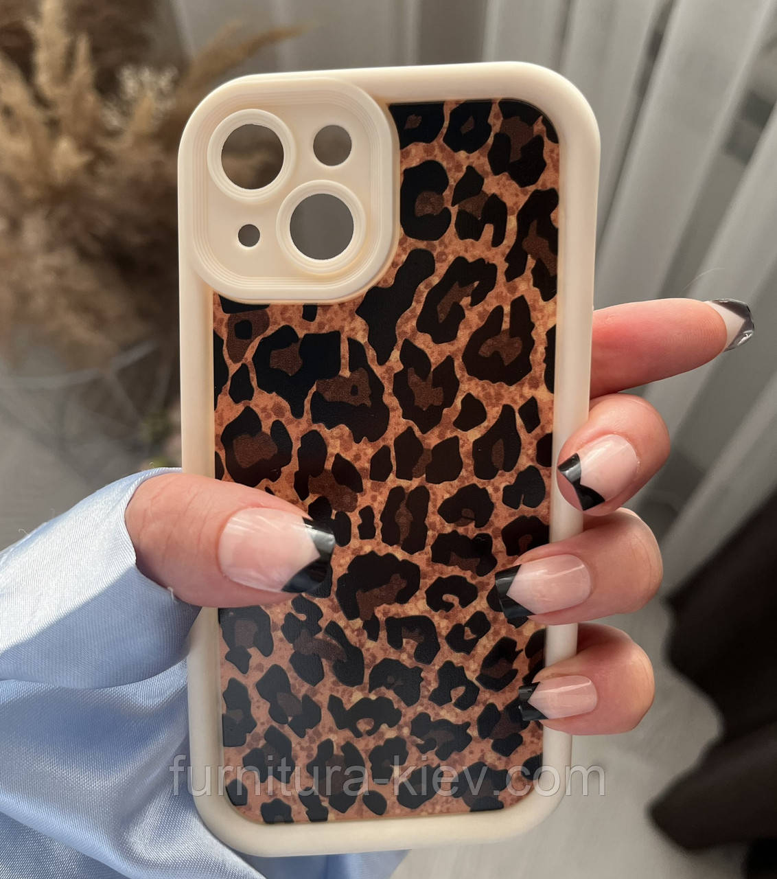 Леопардовий чохол білий на iPhone 15