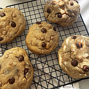 Рецепт: Американське печиво з шоколадом та лісовим горіхом (American cookies)