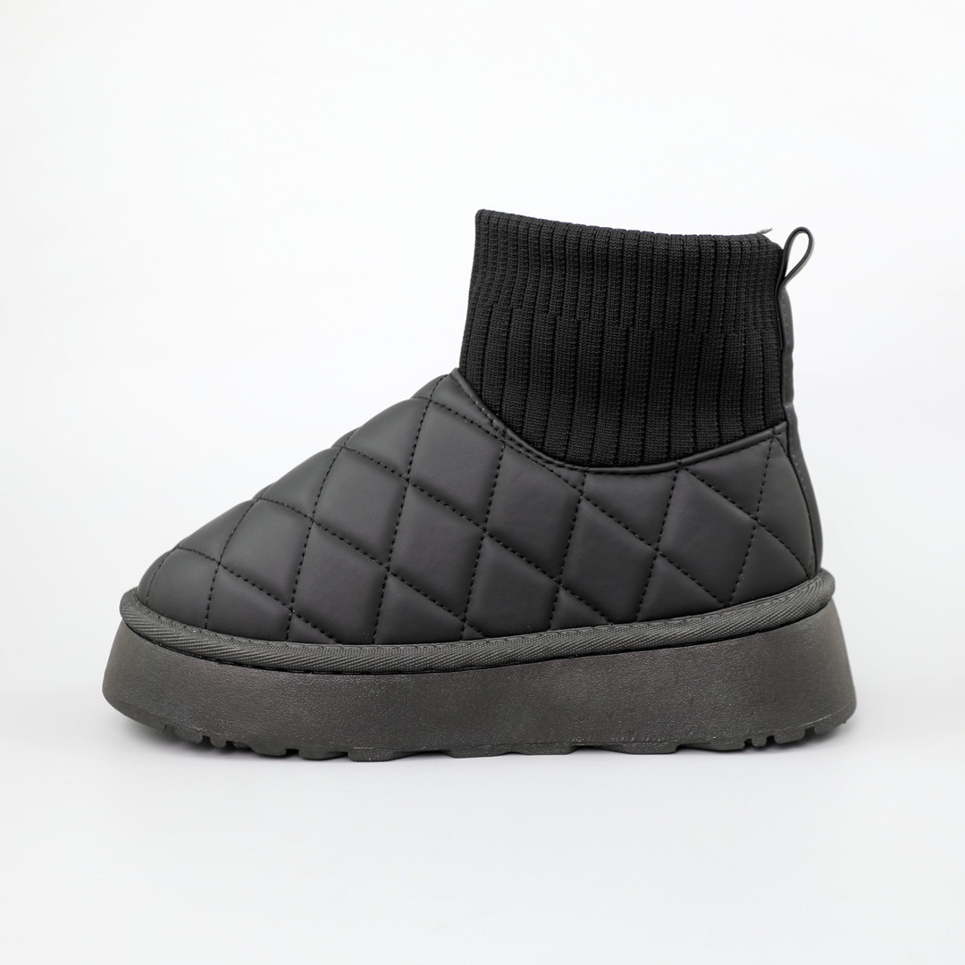 Чорні жіночі уггі з екошкіри утеплені хутром на товстій підошві