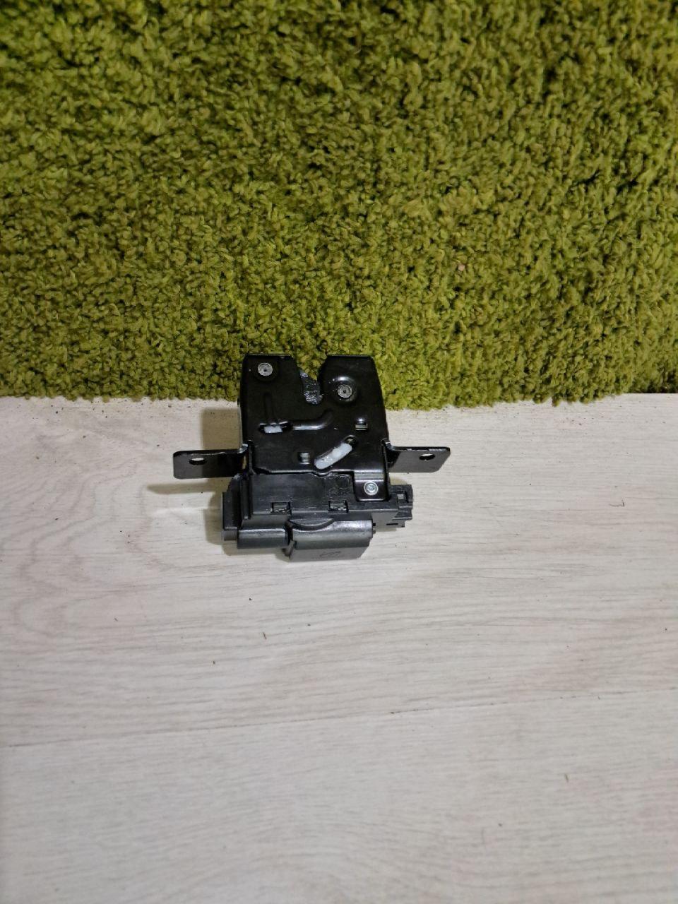 Замок кришки багажника RENAULT CLIO, GRAND SCENIC, MEGANE 2, MODUS, SCENIC 02-09 Замок кришки багажника Рено, фото 1