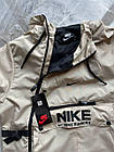 Молодіжний анорак Nike бежевий для тренувань Спортивна куртка вітровка чоловіча найк легка з капюшоном та бічними утяжками, фото 4