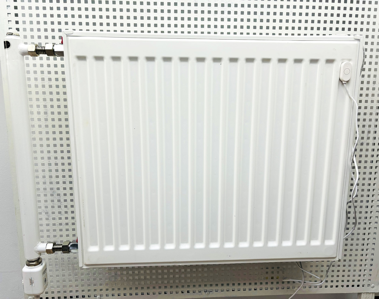 Електрорадіатор G-PANEL+ 900 L з вентилятором панельний з теплоносієм 500х900 Gladiator