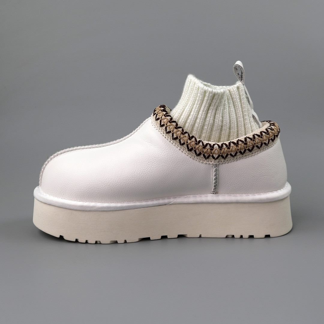 Білі жіночі шкіряні уггі на товстій підошві внутрішнє утеплення з хутра