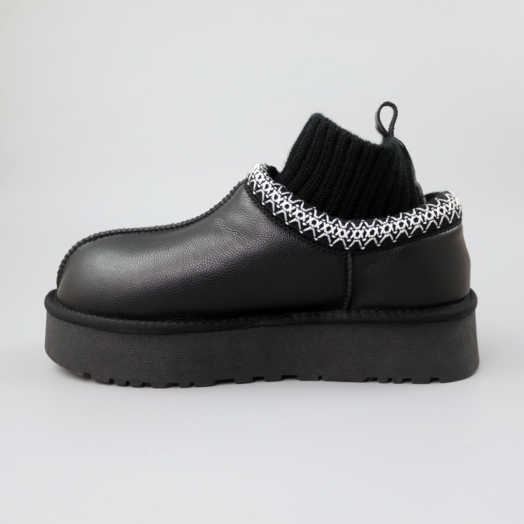 Уггі зимові з натуральної шкіри, що утеплюють хутром на товстій підошві