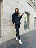 Чорний жіночий утеплений костюм у спортивному стилі з двостороннього велюру, фото 6