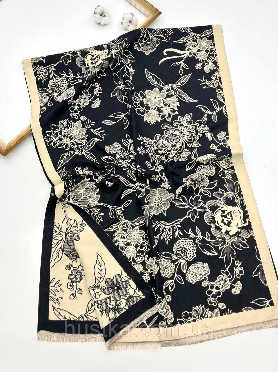 Теплий кашеміровий палантин з квітами 180*70 см двусторонній чорний
