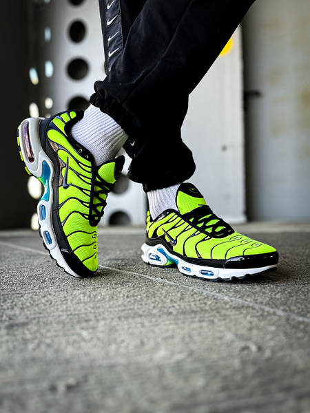 Nike air max plus lime green and blue hot sale