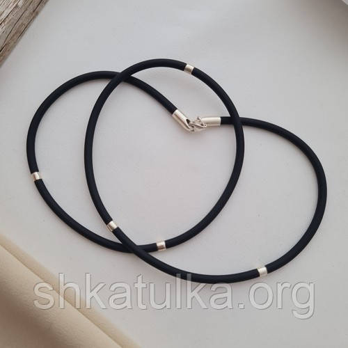 Кольє з каучуку зі срібними вставками чорне 50 см