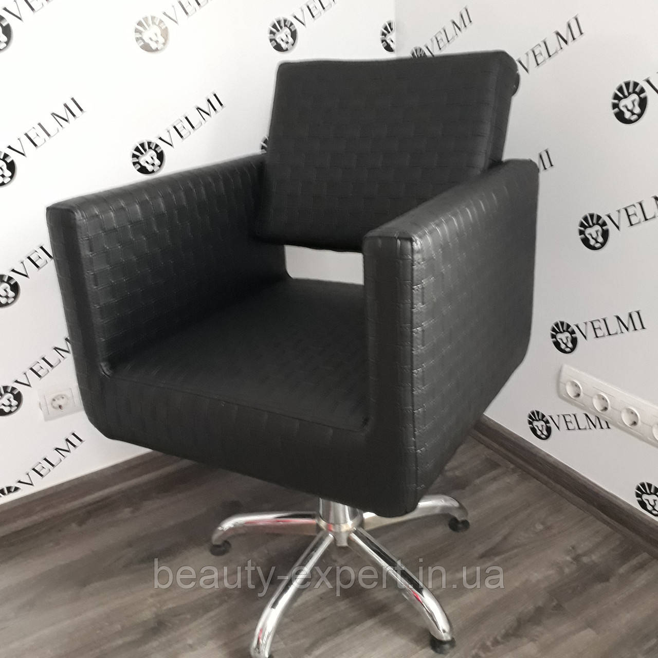 Крісло перукарське на гідравліці для клієнтів салону краси Gwen VM812