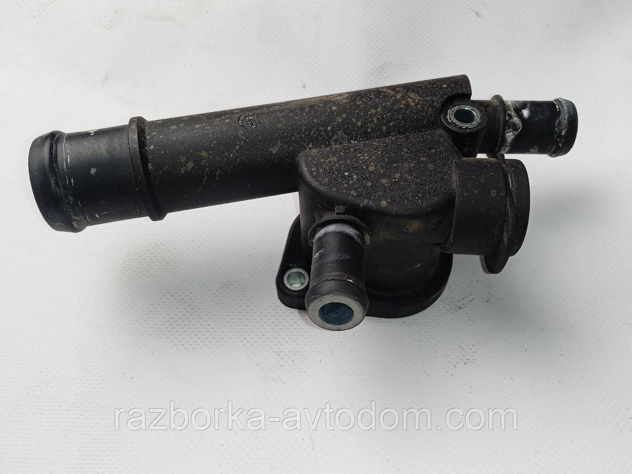 Фланець охолоджувальної рідини VW Touran, Audi A3, Seat Leon, Skoda Fabia OE:038121132D