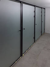 Скляні двері в душову матові з чорною фурнітурою 900х2000 мм