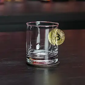 Келих з біткоїном