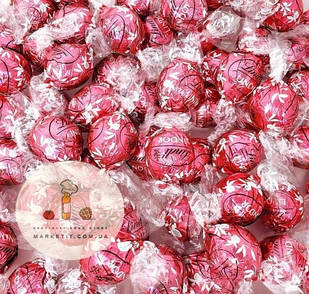 Шоколадні цукерки Lindt Lindor Strawberry Cream Німеччина, вагові гурт