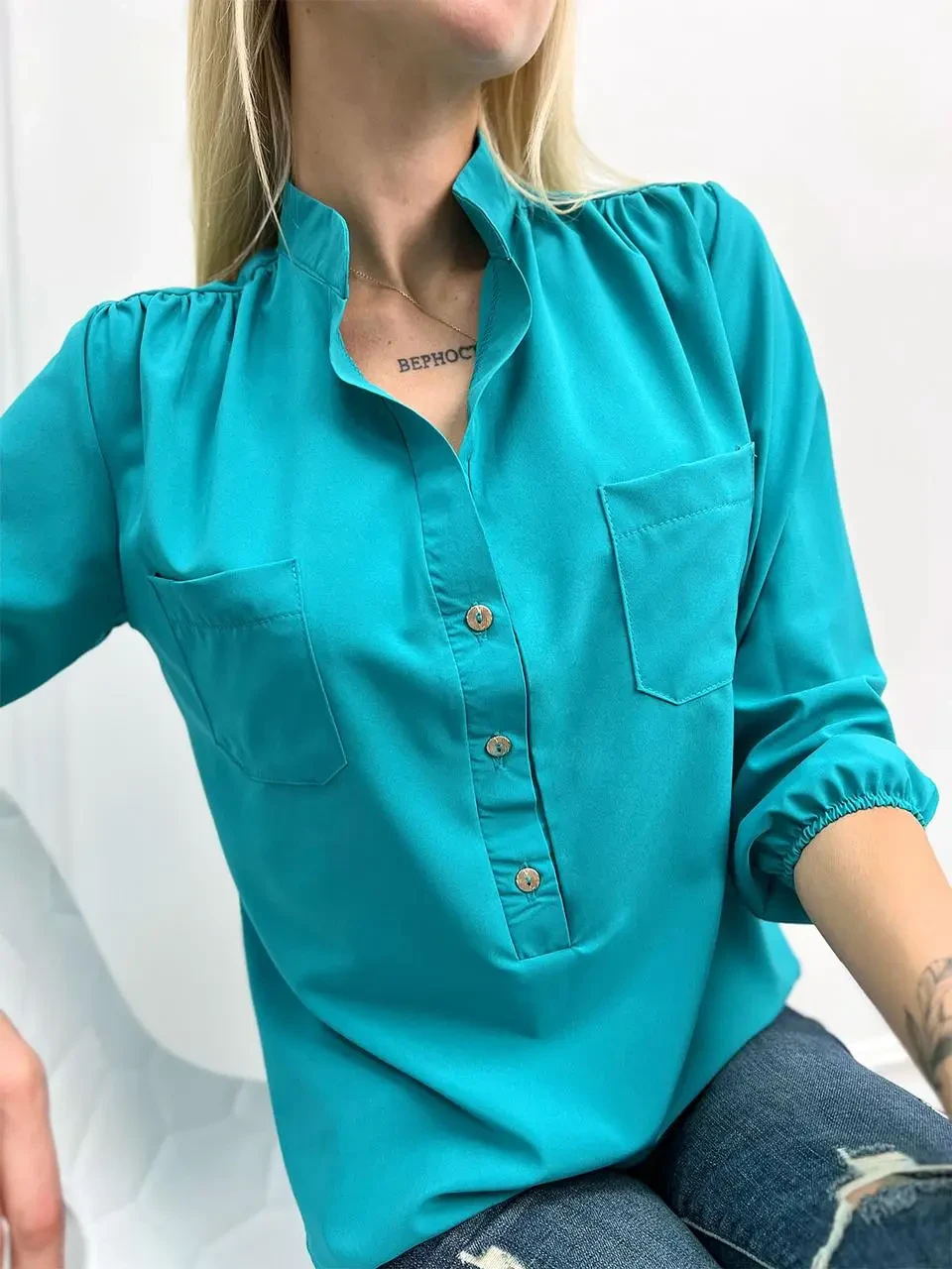 Жіноча літня сорочка, блузка із софту жіноча блакитного кольору