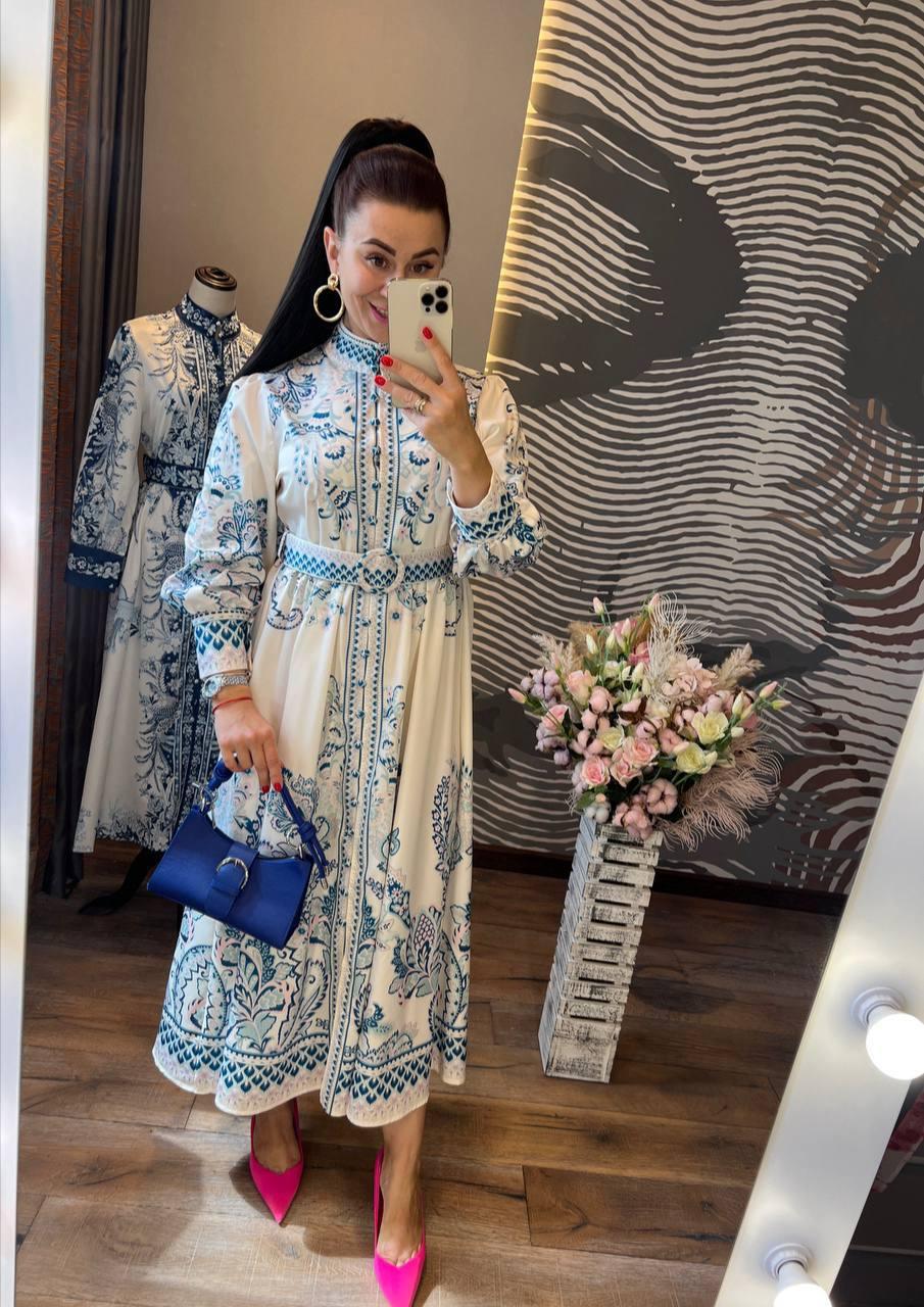 Атласна довга сукня з поясом